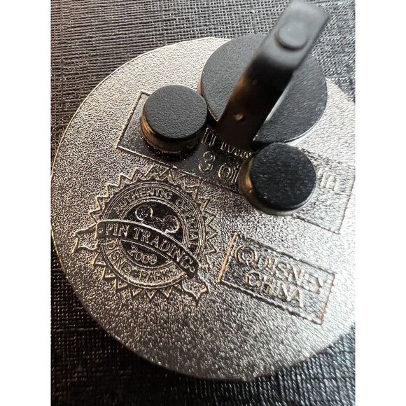 Disney Trading Pin - It's A Small World Asia Hidden Mickey Series 2009 - Picture 4 of 5